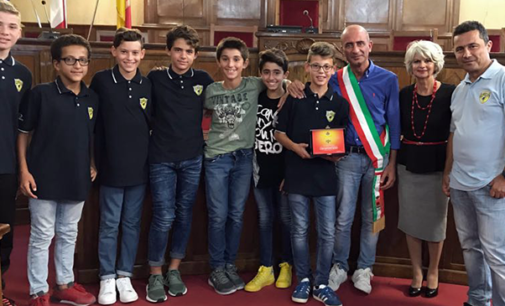 MILAZZO – Il sindaco Formica premia i ragazzi della Folgore, campione italiani di calcio Under 12