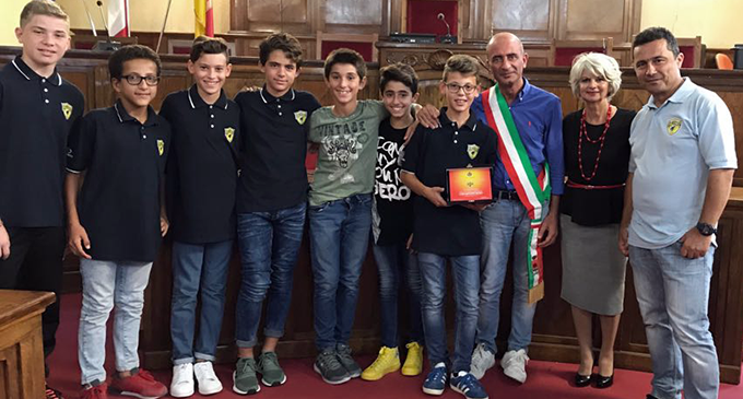MILAZZO – Il sindaco Formica premia i ragazzi della Folgore, campione italiani di calcio Under 12