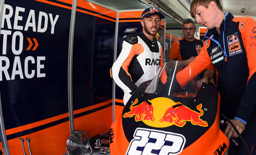 PATTI – Tony Cairoli salito su una potente RC16 della Ktm per effettuare un test sul circuito di Valencia sfreccia ad oltre 300 chilometri orari