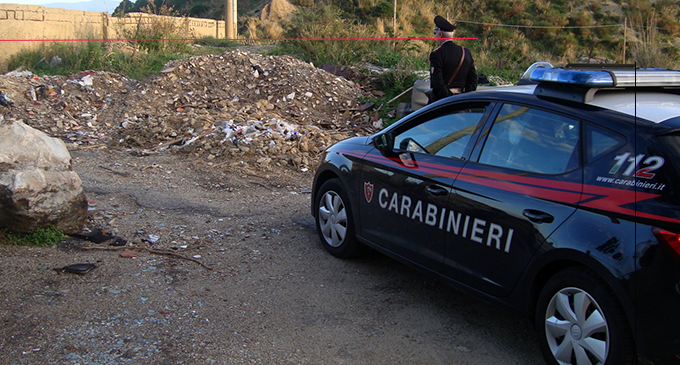 MESSINA – Sorpreso  dai Carabinieri mentre getta materiale di risulta con un furgone in zona Portella Arena  di Messina.