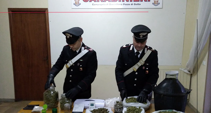 BARCELLONA P.G. –  Arrestati in flagranza due fratelli per detenzione ai fini di spaccio di sostanze stupefacenti. Sequestrati 2 kg di marijuana