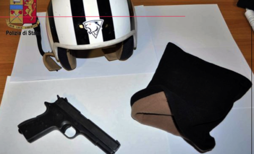MESSINA – Aveva cercato di rapinare quattro malcapitati a bordo di un motociclo con casco in testa ed una pistola a salve. Arrestato 43enne pluripregiudicato