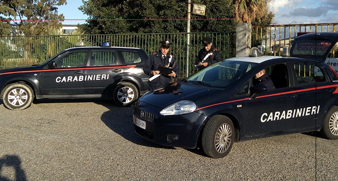 MILAZZO – Sorpresi mentre asportavano materiale in ferro da un capannone dell’area industriale di Giammoro. Due arresti