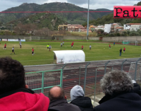 PATTI – Il “Gepy Faranda” sembra più un “campo di patate” che da calcio … nonostante semine e risemine, con conseguente esborso di denaro