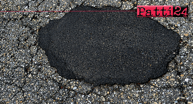 PATTI – ”Gettato” asfalto su tante buche disseminate sul territorio comunale utilizzando la tecnica del “rupizzamento”