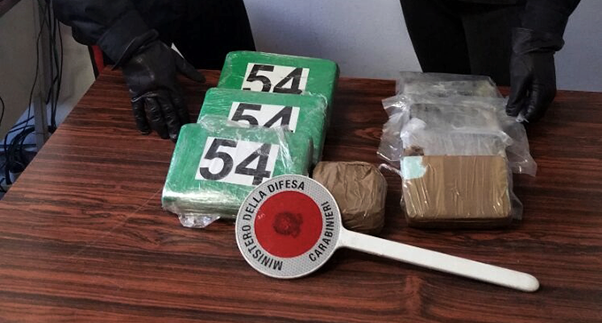 MESSINA – 28enne incensurato trasportava 6 kg di droga tra cocaina ed eroina. Arrestato corriere della droga