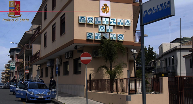 BARCELONA P.G. – Rapina ai danni di minore. Due arresti