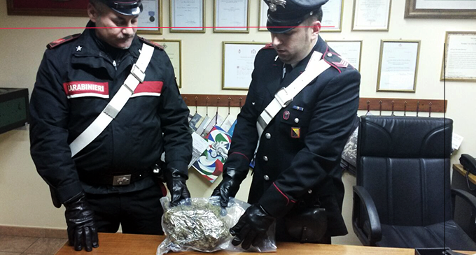 SANTA LUCIA DEL MELA – 500 grammi di ”marijuana”, sottovuoto, ben occultata nel veicolo. Arrestati due giovani