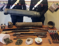 CARONIA – Trovato in possesso di 4 armi clandestine, cartucce per fucile, proiettili per pistola e marijuana. Arrestato 57enne