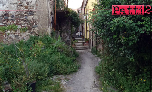 PATTI – Scorci di Patti nel quartiere Sant’Antonio Abate, alle spalle di quello che era chiamato “u campu di parrini”. Abbandono e disinteresse assoluto