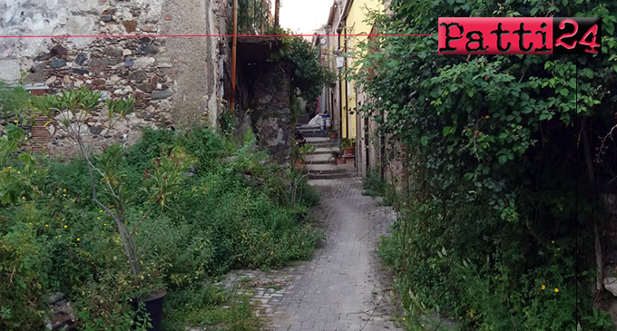 PATTI – Scorci di Patti nel quartiere Sant’Antonio Abate, alle spalle di quello che era chiamato “u campu di parrini”. Abbandono e disinteresse assoluto