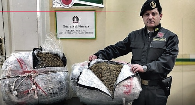 MESSINA – Rinvenuti 57 chili di marijuana all’interno del bagagliaio di un’autovettura presso l’approdo dei traghetti. Arrestato corriere della droga