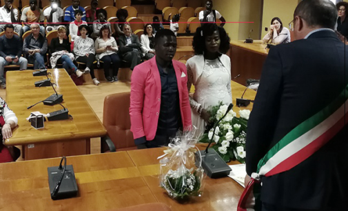 CAPO D’ORLANDO – Il matrimonio di Azeez e Grace, due nigeriani ospiti dello Sprar