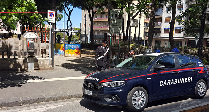 MESSINA – Al primo scambio sospetto all’interno della villetta Quasimodo è scattato il blitz. In manette 2 spacciatori