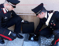 MESSINA – Irrompono i Carabinieri in casa e getta la droga nel water scaricandola. I militari la ritrovano in un tombino delle acque reflue. 39enne arrestato