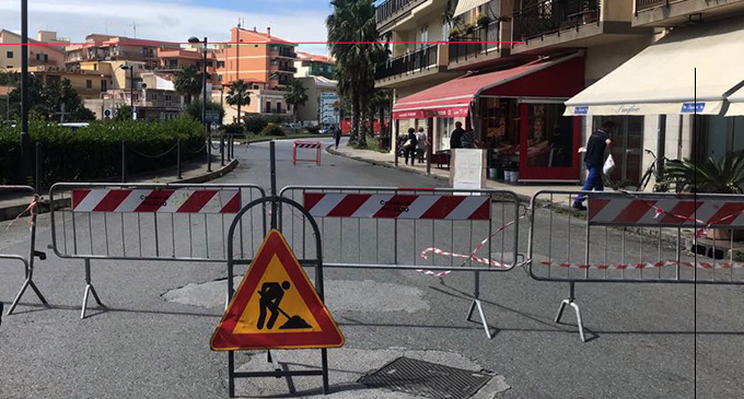 MILAZZO – Chiuso momentaneamente l’ingresso di piazza 25 Aprile dell’asse viario