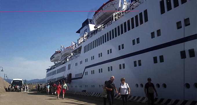 MILAZZO – La sosta della nave da crociera Berlin a Milazzo. I crocieristi restano in città