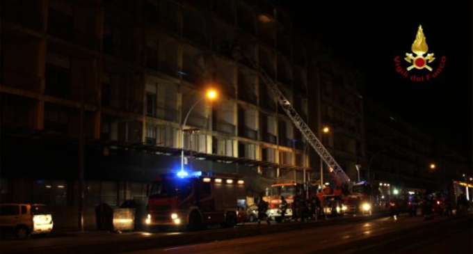 MESSINA – Incendio all’ex Hotel Riviera. Si temeva di trovare, profughi e immigrati