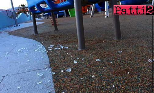 PATTI – Il nuovo parco giochi sul lungomare è già stato fatto oggetto dell’attenzione dei vandali. Chieste le telecamere
