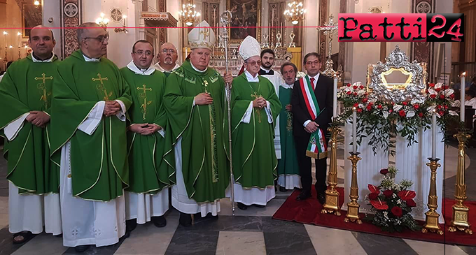 PATTI – C’era anche don Enzo Smriglio, arciprete della Cattedrale di Patti, alla solenne ostensione delle sacre reliquie di Santa Febronia