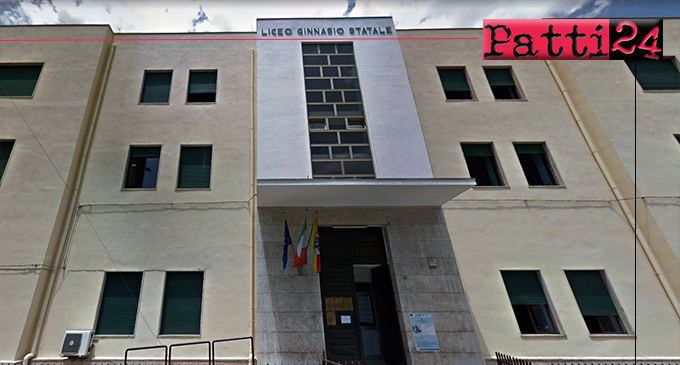 PATTI – Liceo ”Vittorio Emanuele III”. Quattro si sono diplomati con 100 e lode, mentre altri 17 si sono “fermati” al….100.