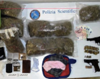 MESSINA – Sequestro di cocaina, marijuana e tre pistole a Santa Lucia Sopra Contesse. Due gli arresti, una persona denunciata.