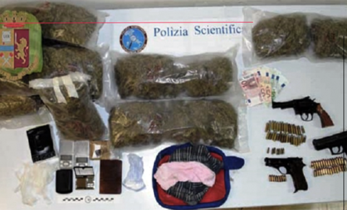 MESSINA – Sequestro di cocaina, marijuana e tre pistole a Santa Lucia Sopra Contesse. Due gli arresti, una persona denunciata.