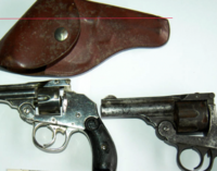 BARCELLONA P.G. – Agenti della Polizia di Stato hanno rinvenuto e sequestrato 2 revolver e piante di canapa