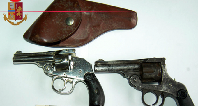 BARCELLONA P.G. – Agenti della Polizia di Stato hanno rinvenuto e sequestrato 2 revolver e piante di canapa