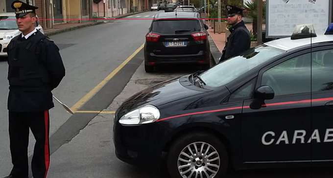 SCALETTA ZANCLEA – Dopo aver scaricato rifiuti in plastica e materiale ferroso, li stavano incendiando. Arrestati due fratelli