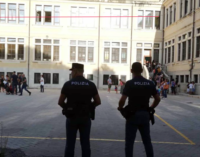 MESSINA – Arrestato 21enne sorpeso a vendere droga nei pressi di una scuola. In manette anche la suocera