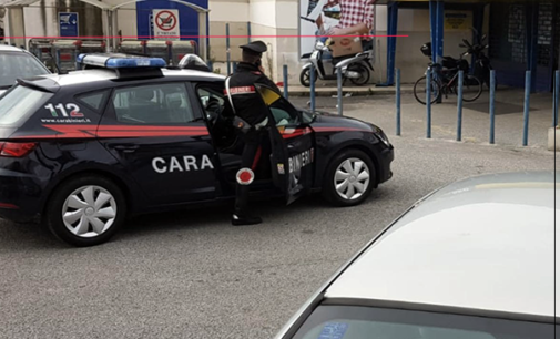 MESSINA – Padre, madre e figlio 17enne rubano generi alimentari e dolciumi in un supermercato. Arrestati