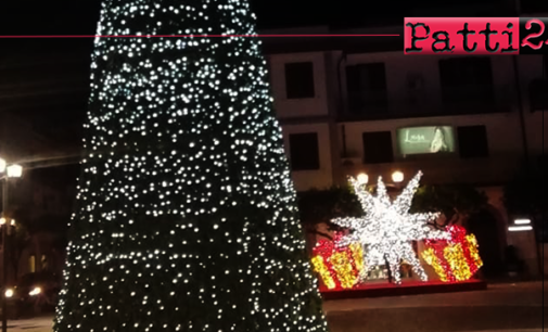 CAPO D’ORLANDO – Addobbi di Natale, il Sindaco: “Bravi i commercianti di Piazza Longo, spero che altri seguano l’esempio”