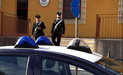 MESSINA – Sorpreso dai Carabinieri tenta di ingerire un pezzetto di hasish. Arrestato per resistenza e lesioni a pubblico ufficiale