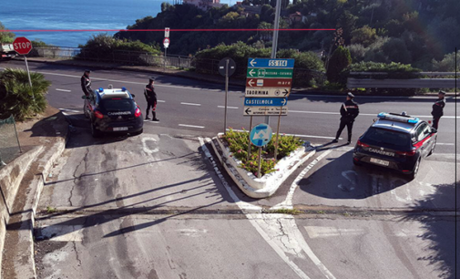 TAORMINA – Rubano un motociclo caricandolo su un furgone. Due arresti