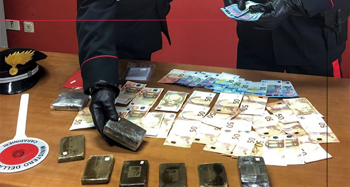 S. DOMENICA VITTORIA – Trovato in possesso di oltre 900 grammi di hashish. Arrestato 50enne