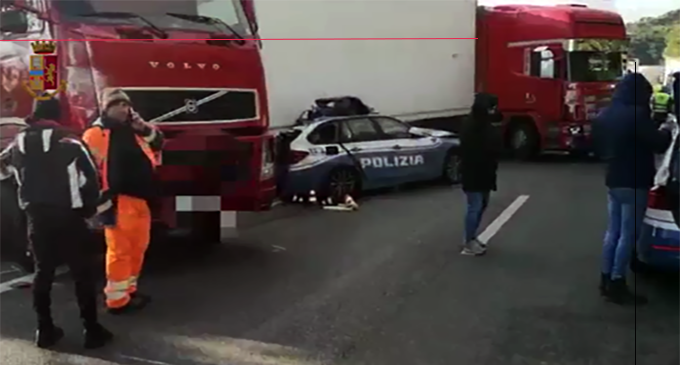 A18 – Incidente stradale sulla Messina-Catania, 3 morti tra cui un poliziotto in servizio e diversi feriti.