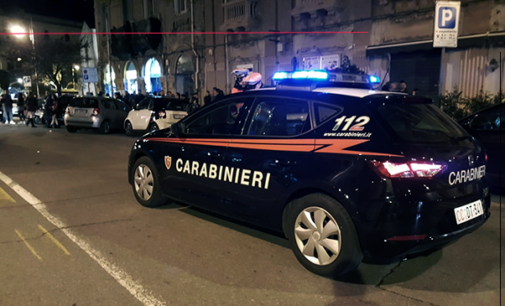 MESSINA – Movida. Trovati e soccorsi in stato di incoscienza, uno sul cofano dell’auto e l’altra svenuta sul sedile.