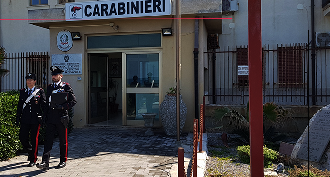 SANT’AGATA MILITELLO – Aggredita verbalmente e fisicamente dall’ex convivente. 25enne arrestato in flagranza di reato.