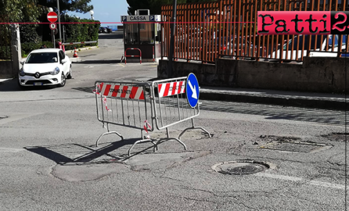 PATTI – Dopo intervento, asfalto di fronte ingresso ospedale cede come prima. Triste prassi operativa pattese.