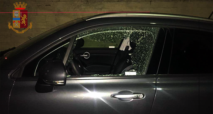MESSINA – Sorpresi stanotte a smontare parti di un’auto all’interno di un condominio. Arrestati