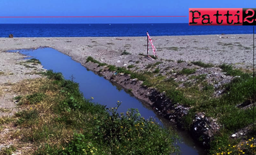 PATTI – Si può parlare di turismo quando la fogna scarica a cielo aperto sulla spiaggia ?