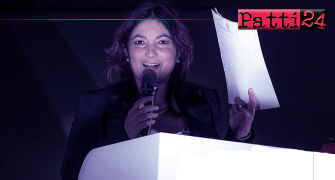 BROLO – Irene Ricciardello sventola il decreto del Ministro dell’interno con parere favorevole per l’approvazione dei bilanci pluriennali.