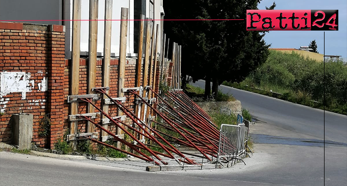 PATTI – Il muro perimetrale del cimitero da oltre 2 anni in attesa di intervento.