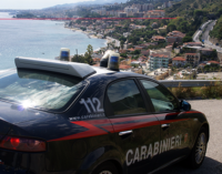 MESSINA – Picchia la moglie e gli sottrae cellulare e documenti,  impedendole di  allontanarsi da casa. Arrestato 41enne