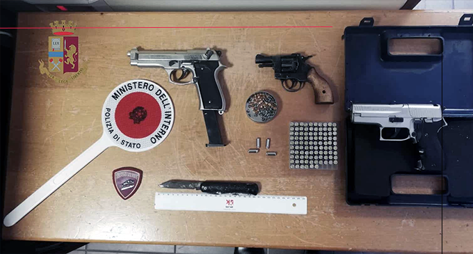MESSINA – Pistola e coltello nel borsello. 65enne denunciato per porto d’oggetti atti ad offendere e procurato allarme