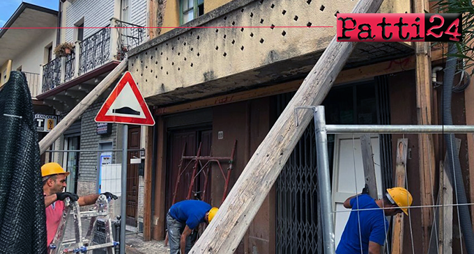 BROLO – Trascorso il termine concesso ai proprietari, il Comune ha iniziato i lavori di messa in sicurezza di edificio pericolante.