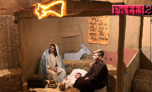 PATTI – “E venne ad abitare in mezzo a noi…”. Protagonisti del presepe vivente bambini, ragazzi e giovani della parrocchia “San Nicolò di Bari”.