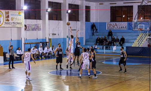 MESSINA – L’Amatori Basket  Messina sconfitta nel derby contro la capolista Castanea.