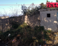 PATTI – Ex Arena Adriana di via Trieste… un abbandono ricoperto da rifiuti e fitta vegetazione.